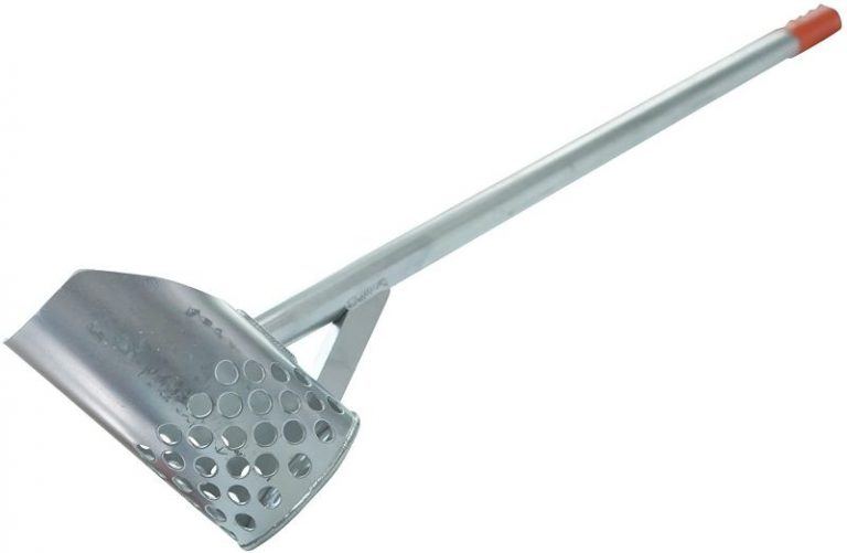 5 Best Metal Detecting Sand Scoops In 2022 (Top Quality)